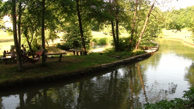 Cazinjani na tradicionalnim prvomajskim izletištima